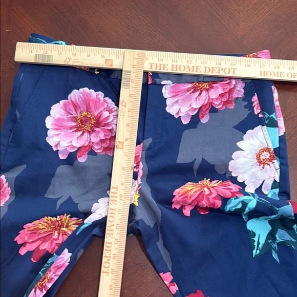 Rare floral Avery Banana Republic Floral Pants in Navy Pink cropped with pockets - Picture 9 of 10